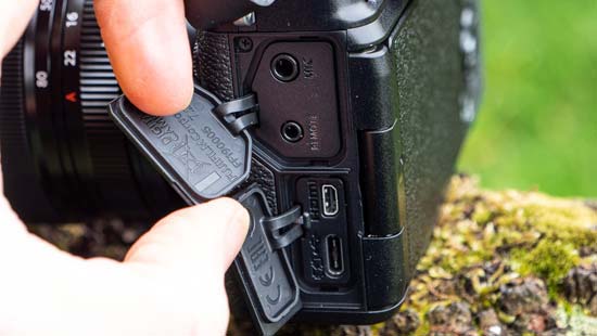 Fujifilm X-S10 vs X-T4 - Head to Head Comparison