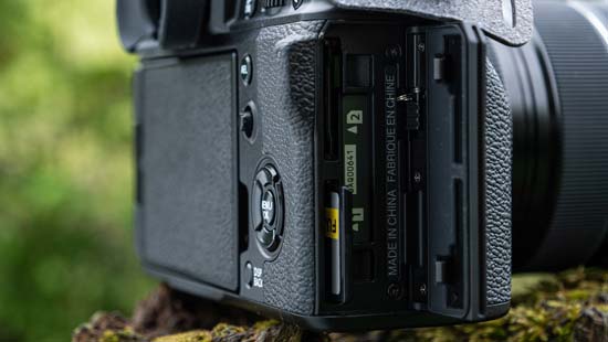 Fujifilm X-S10 vs X-T4 - Head to Head Comparison