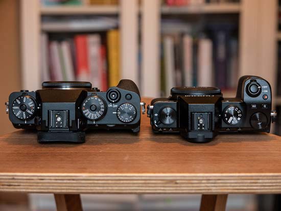 Fujifilm X-S10 vs X-T4 - Head to Head Comparison