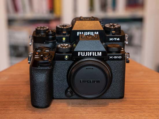 Fujifilm X-S10 vs X-T4 - Head to Head Comparison