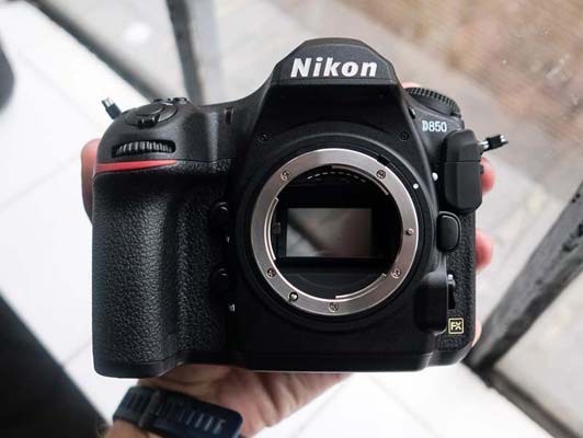 Nikon D850 vs Nikon D810