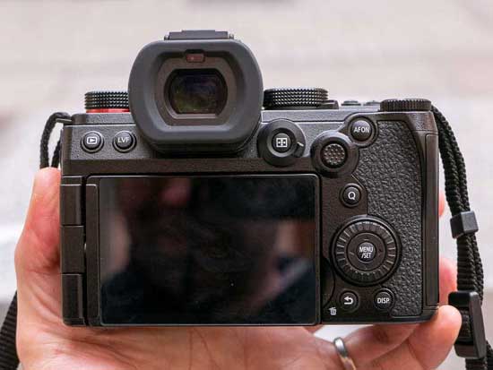 Panasonic Lumix S1 IIE vs Panasonic Lumix S5 II - Which is Better?