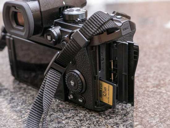 Panasonic Lumix S1 IIE vs Panasonic Lumix S5 II - Which is Better?