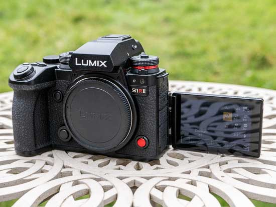 Panasonic Lumix S1R II vs Panasonic Lumix S1 II - Which is Better?