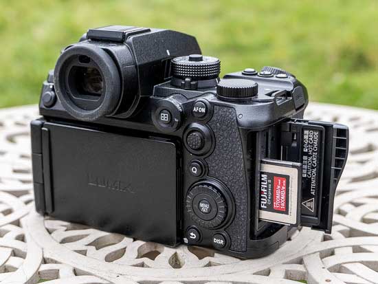 Panasonic Lumix S1R II vs Panasonic Lumix S1 II - Which is Better?