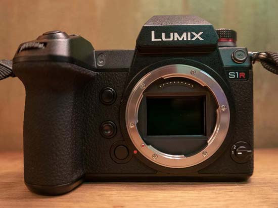 Panasonic Lumix S1R II vs Panasonic Lumix S1R - Which is Better?