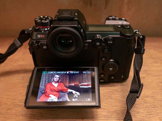 Panasonic Lumix S1R II vs Panasonic Lumix S1R - Which is Better?