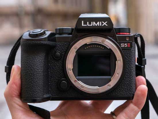 Panasonic Lumix S5II vs S5 - Head-to-head Comparison | Photography 