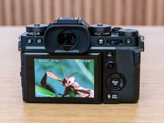 Sony A6700 vs Fujifilm X-T5 - Which is Better?