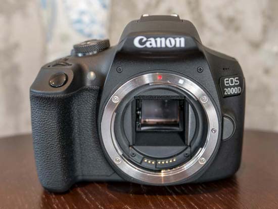 Fotocamera DSLR Canon EOS 2000D Rebel T7 con Italy