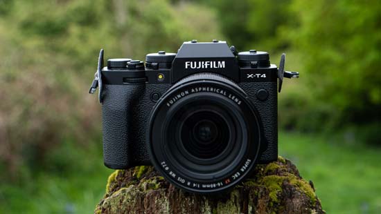 Fstoppers Reviews the Fujifilm X-T4: A Deviation