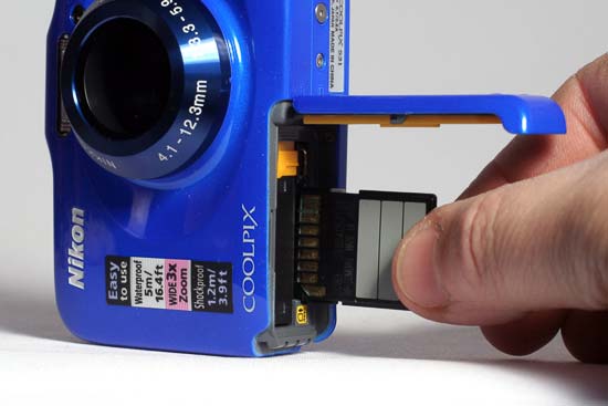 Nikon COOLPIX S31 10.1 MP Waterproof Digital Camera with 720p HD Video OLD MODEL Blue