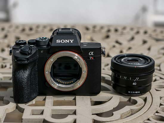 New Sony 2.5/40G actually very close in size to 2.8/35ZA: Sony